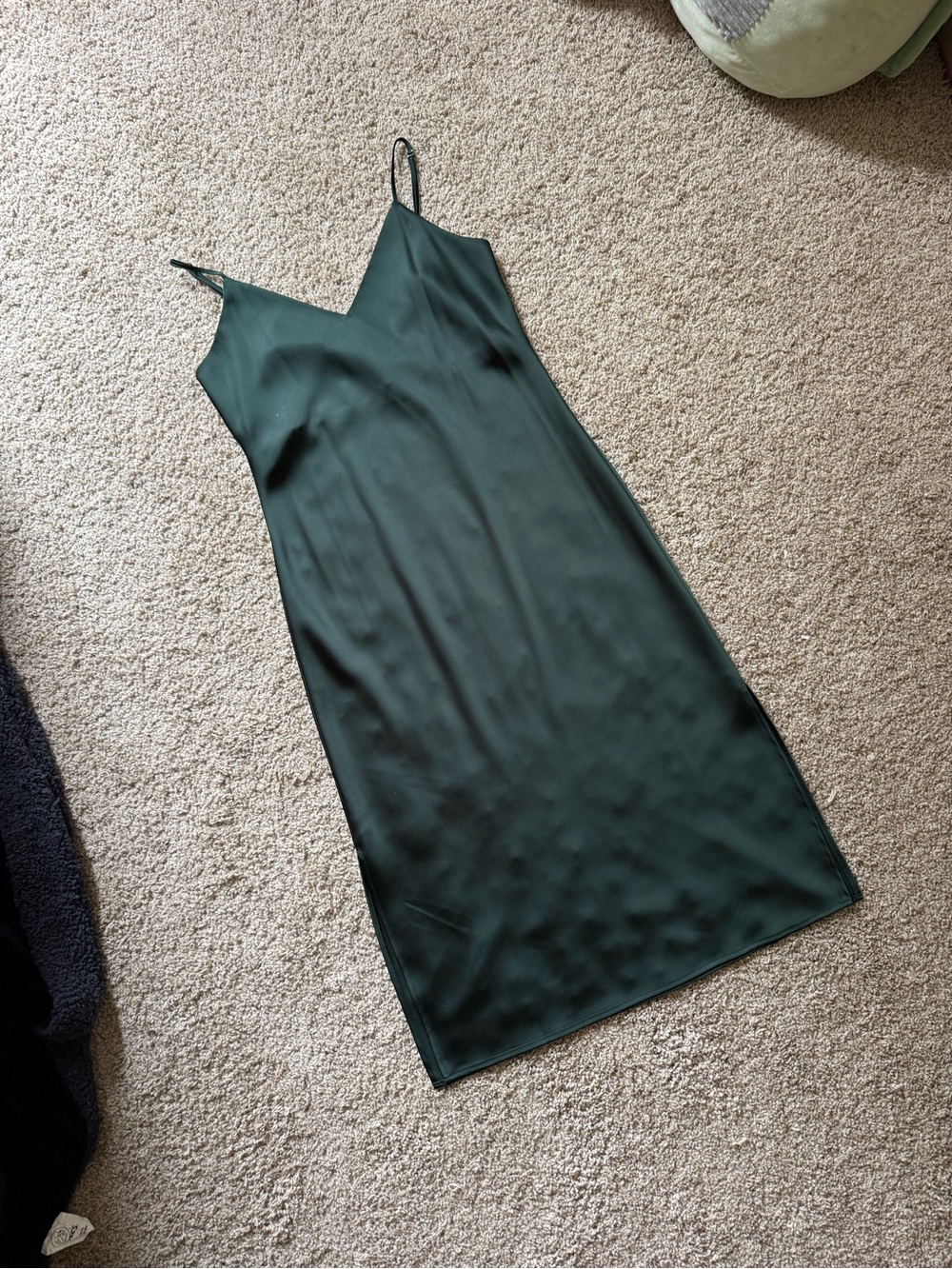 💚 Gianni Bini Slip Midi Dress with V-Neck in Deep Green 💚